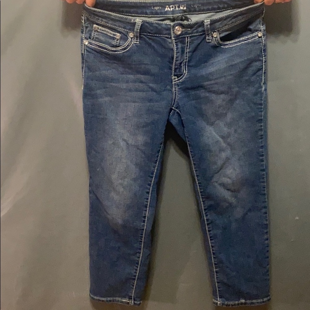 Apt 9 Capris